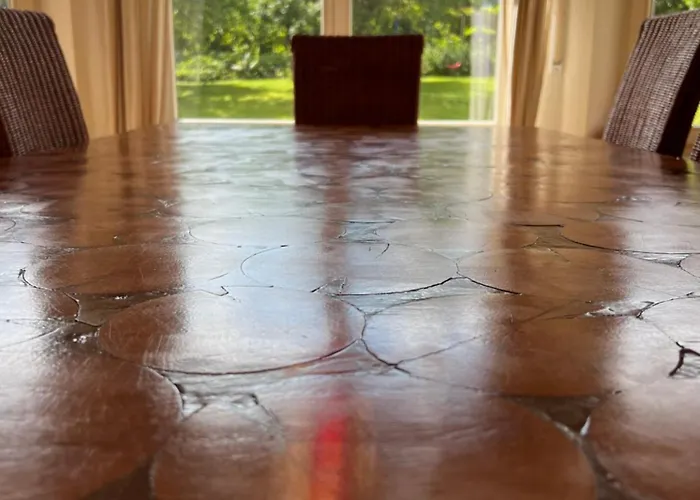 New Spacious House With Large Garden Nyaraló